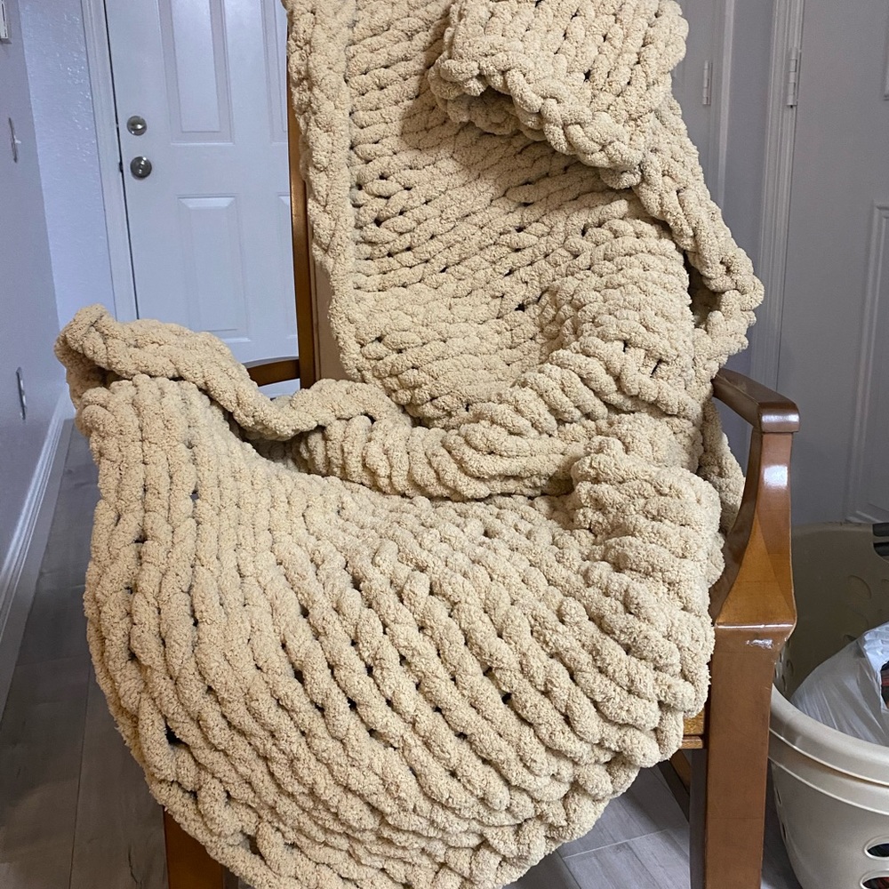 Chunky knit blankets